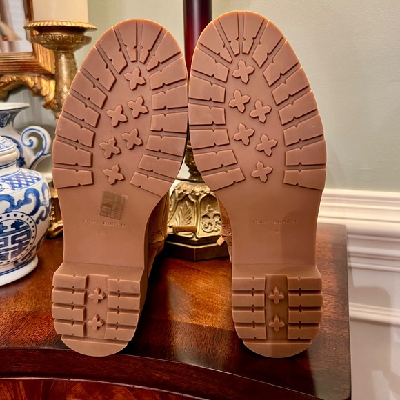 NWOB Tory Burch Miller 50 mm Lug Sole Bootie Boots in Rhum Tan Suede Size 8.5 M - Picture 6 of 7